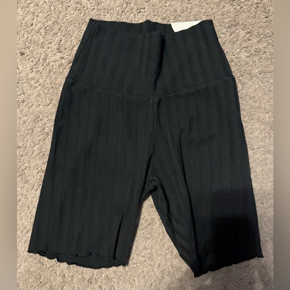 Small Offline By Aerie Black Hi Rise Ribbed Shorts NWT - Picture 1 of 4